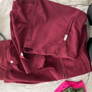 Large Figs Jogger Two Pocket Scrub Top Burgundy